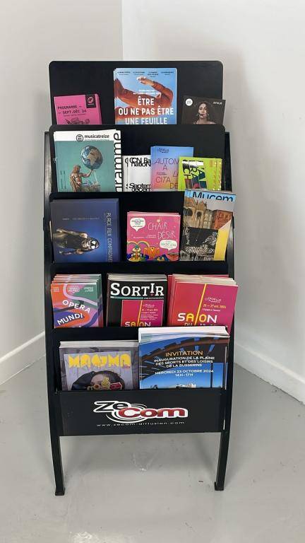 Salon Du Livre - Présentoirs programme culture ZECOM 